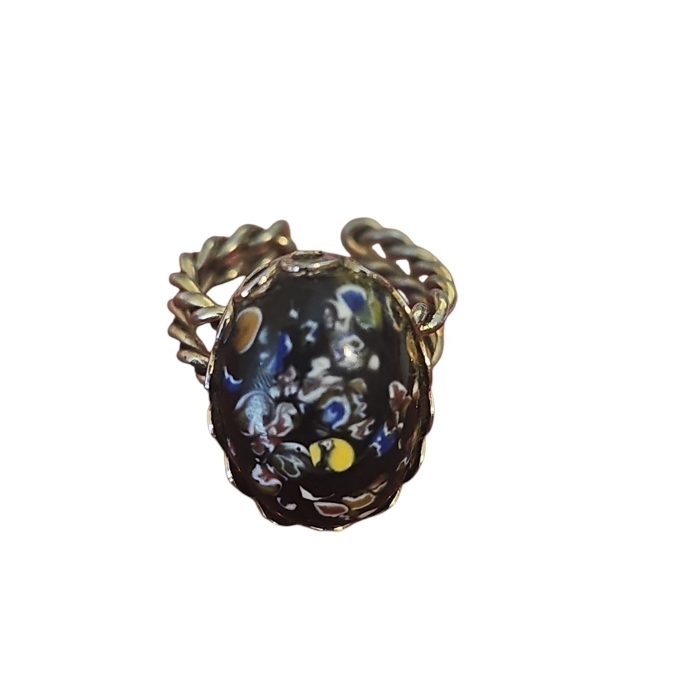 Elegant Black and Gold Swirl Ring